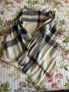 Burberry Beige and Cream Lightweight Logo Scarf